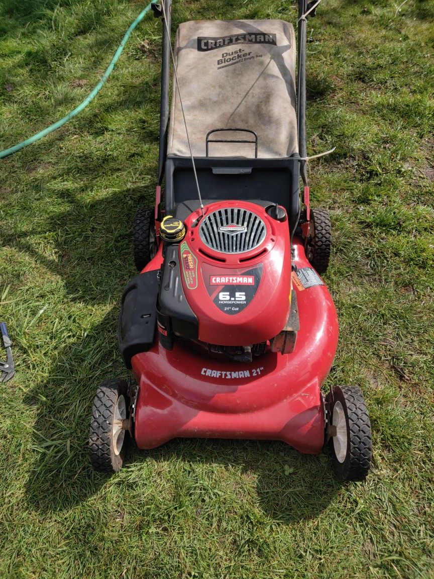 Craftsman 6.5 horsepower 21 in cutting 3 in 1 with bag push lawn mower