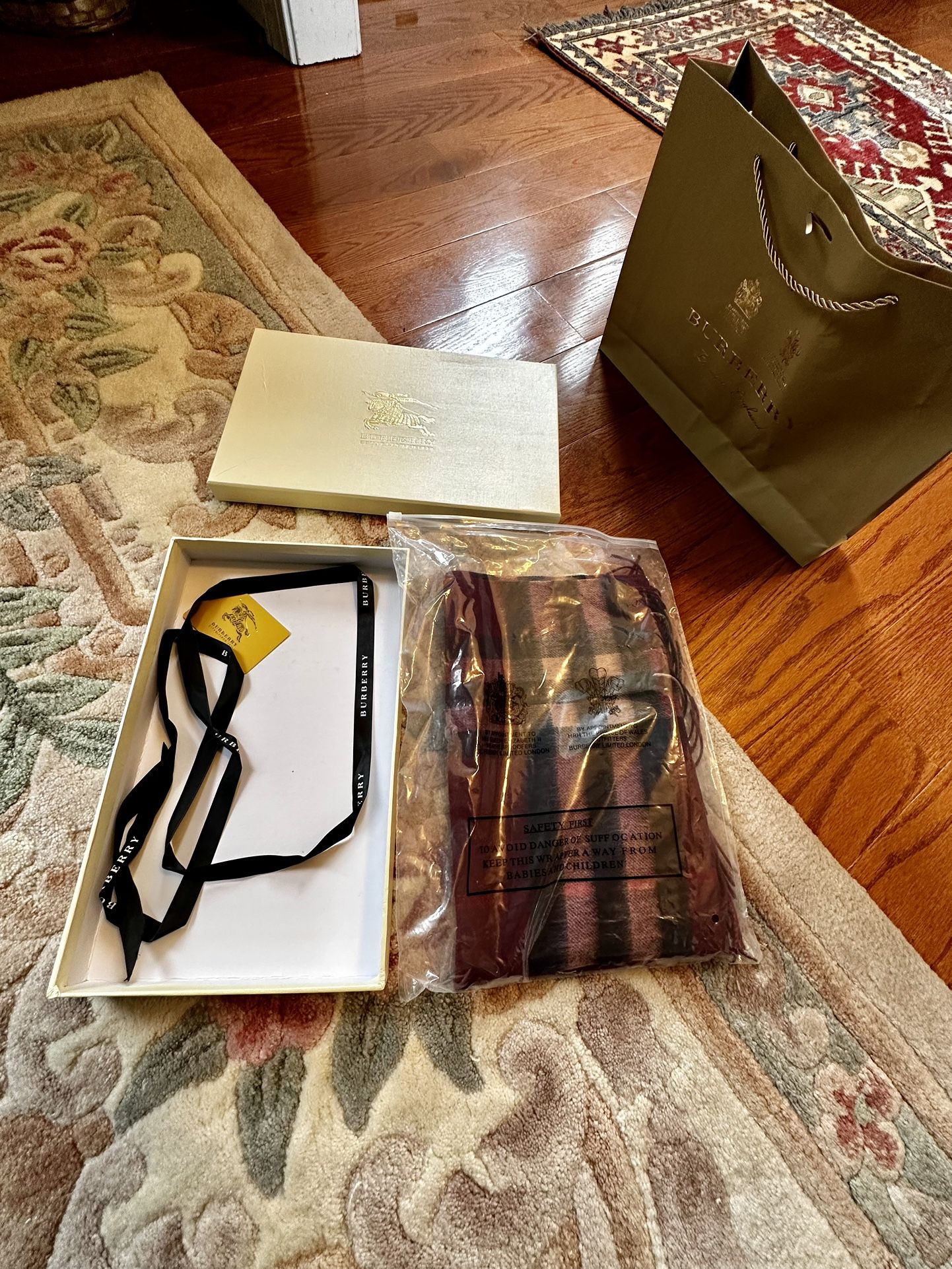 BURBERRY SCARF- 100% CASHMERE