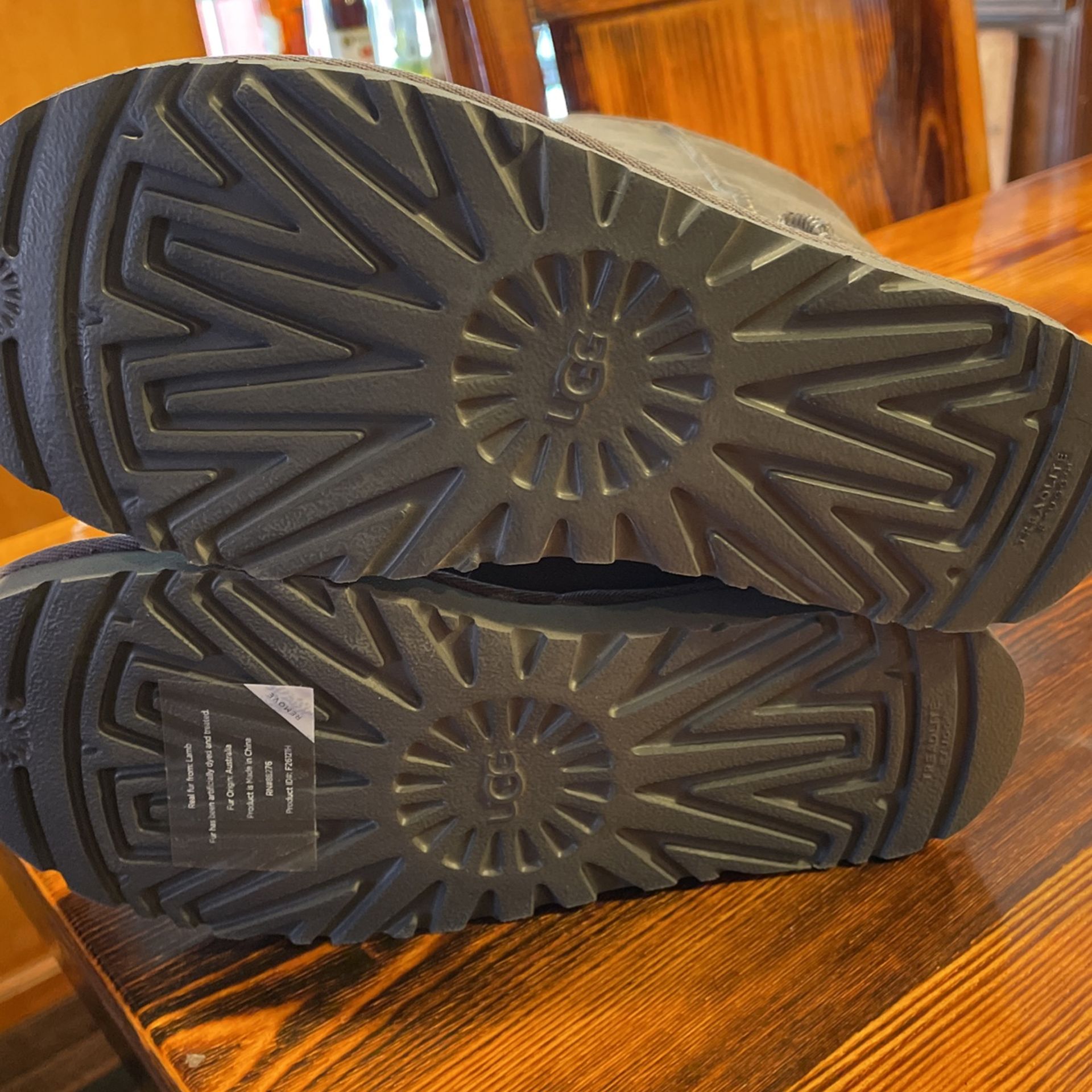 NEW GREY UGG BOOTS SIZE 7