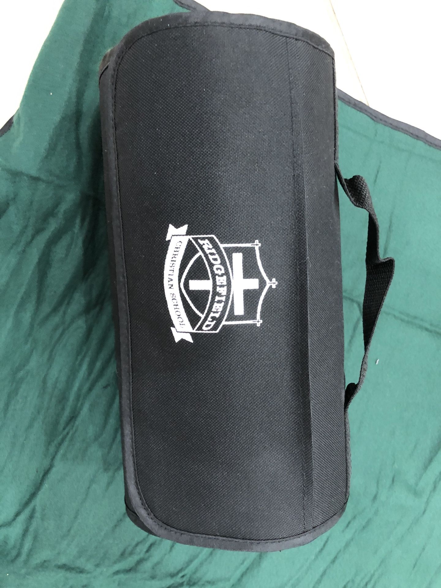 Like New Ridgefield Portable Picnic Blanket