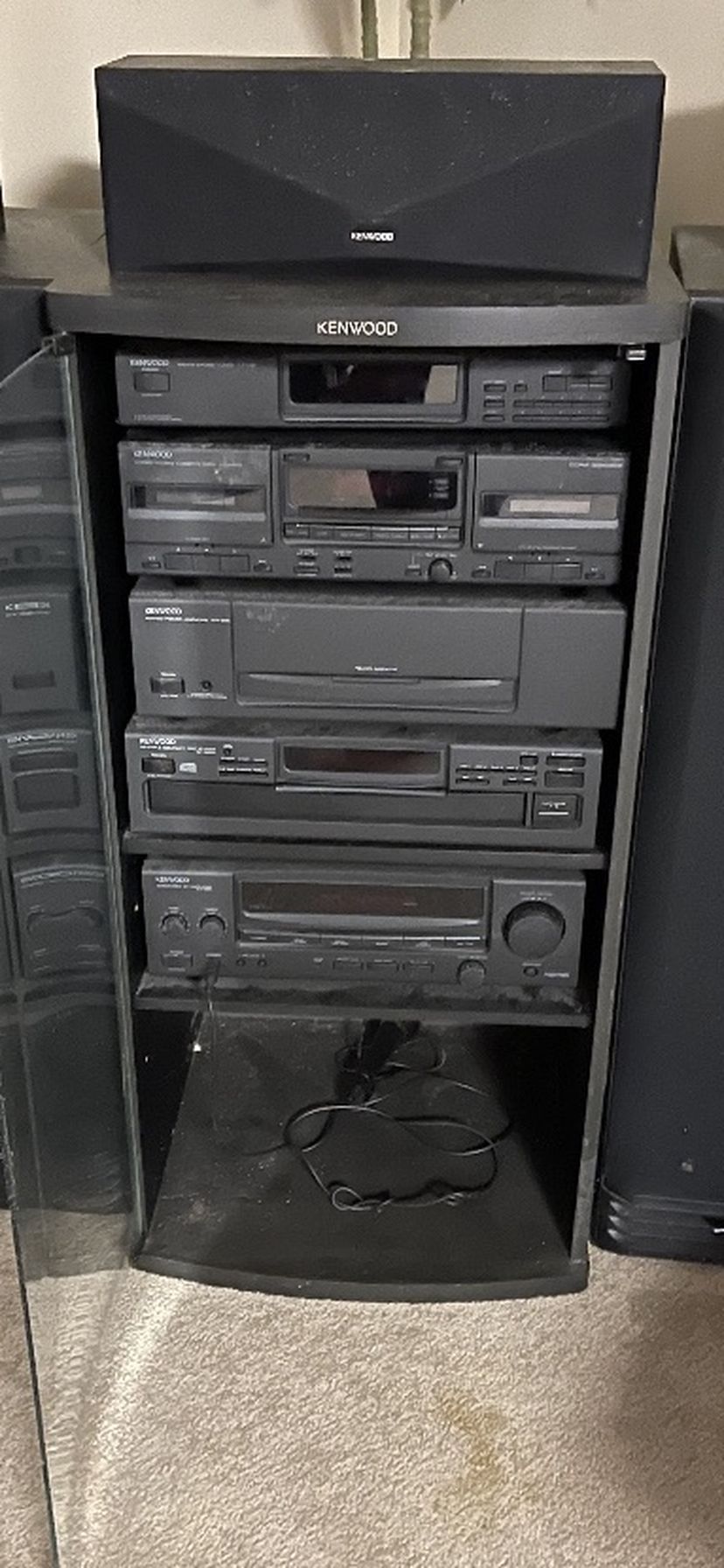 Pre-owned Kenwood Stereo