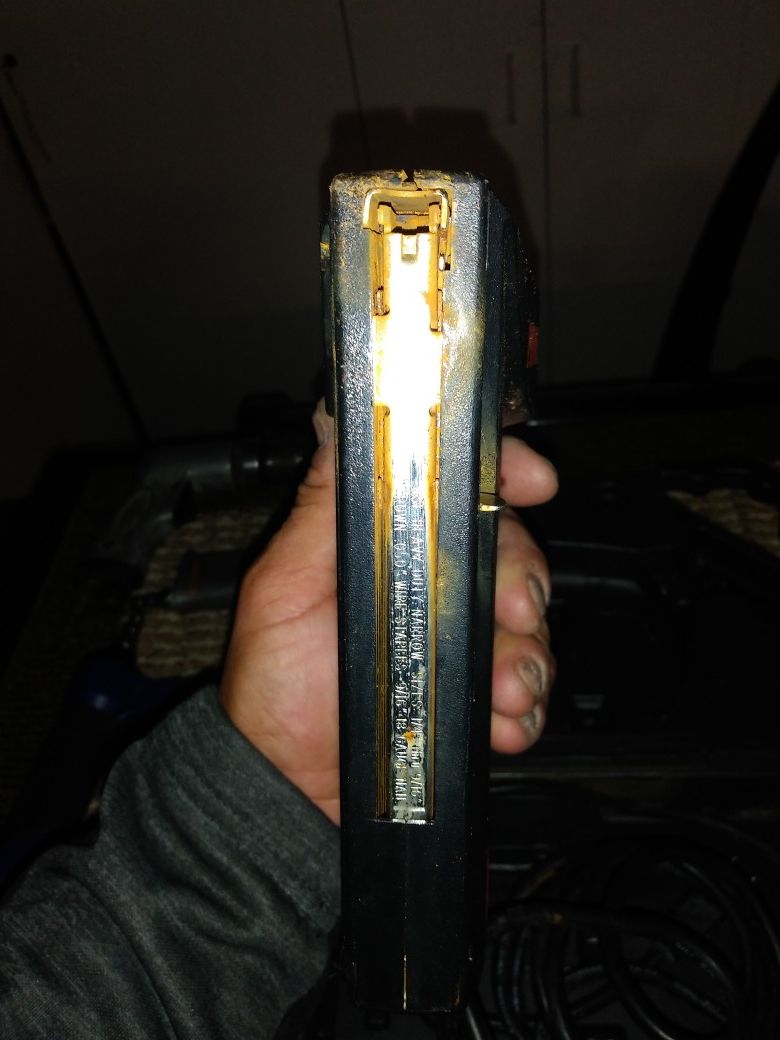 Staple and nail gun