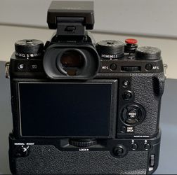 Fujifilm X-T2 Mirrorless Camera with Batteries Grip Thumbnail