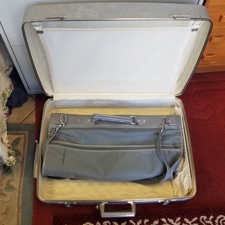Vintage 1980s American Tourister "Escort" Hard Shell Wheeled Locking Suitcase w/ Keys & Garment Bag
