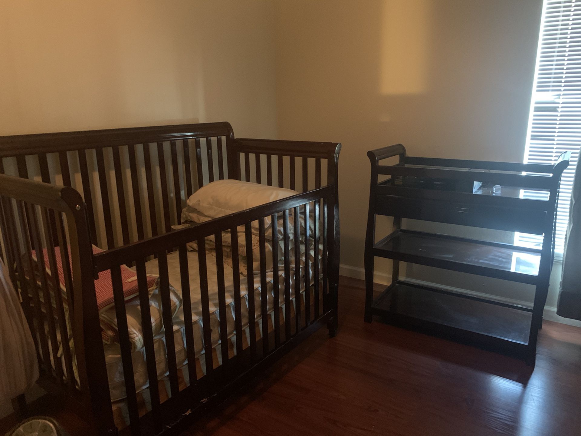 Crib  3 In 1 And Changing Table 