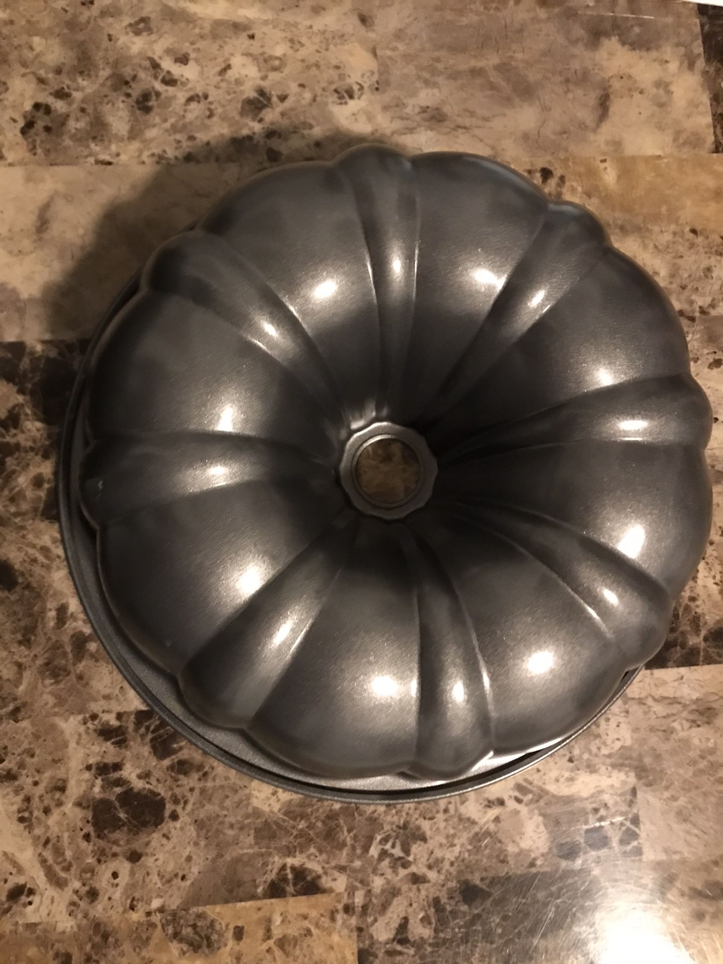 Bundt pan