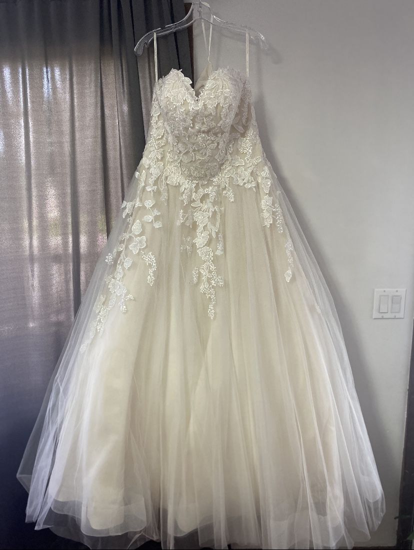 Brand New Casablanca Beloved Wedding Dress
