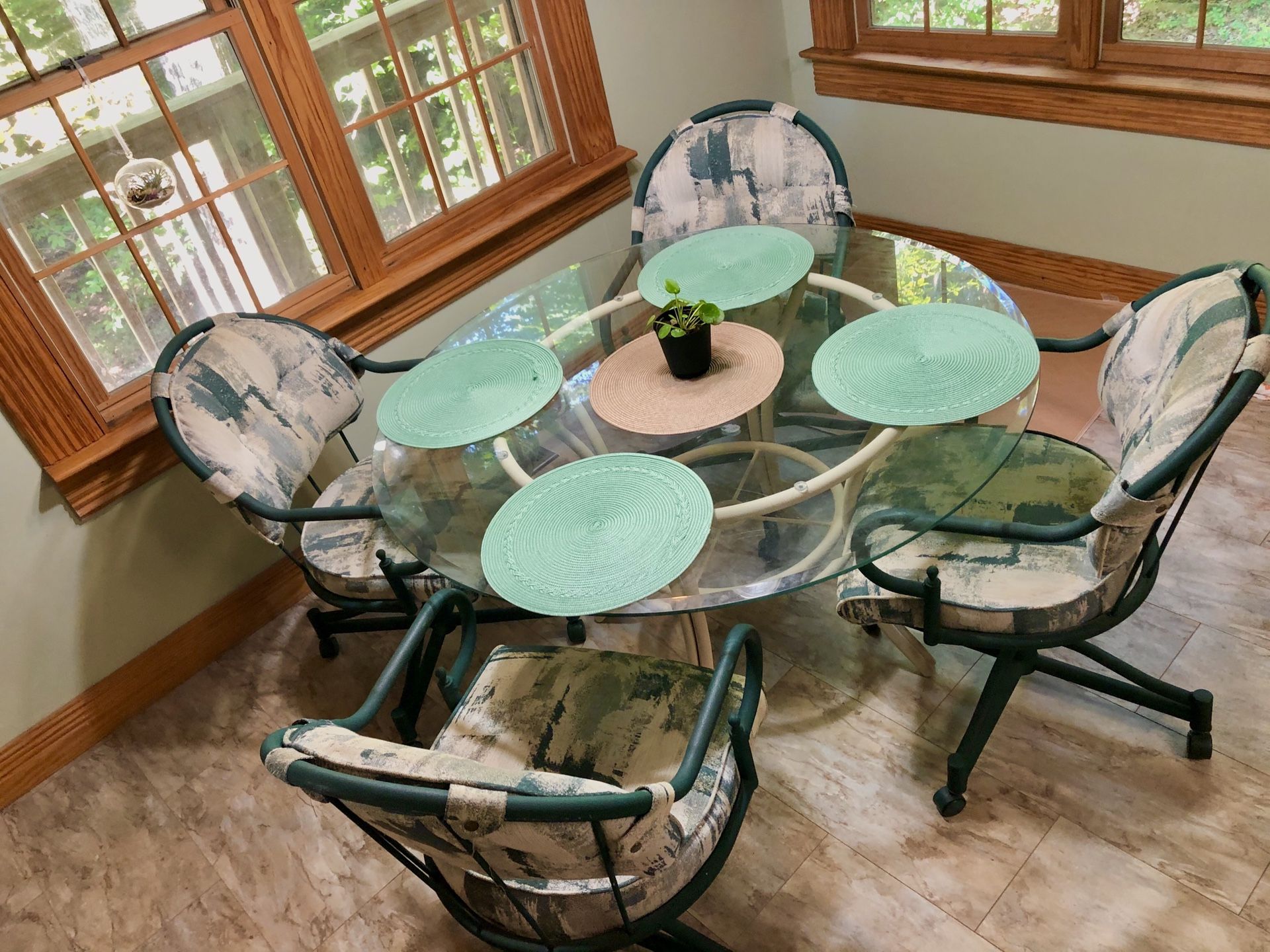 Douglas furniture kitchen / patio table + 4 chairs
