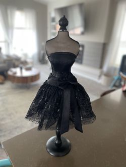 Lady Mannequin Dress Thumbnail