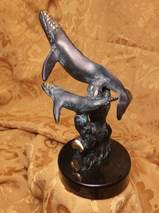 Humpbacks Whale and Baby Art Sculpture with Solid Brass with Classic Bronze Finish S.P.I. GALLERY
6"H 4"W 3"D
Weight: 1.680lbs.
Realistic, colorful ..