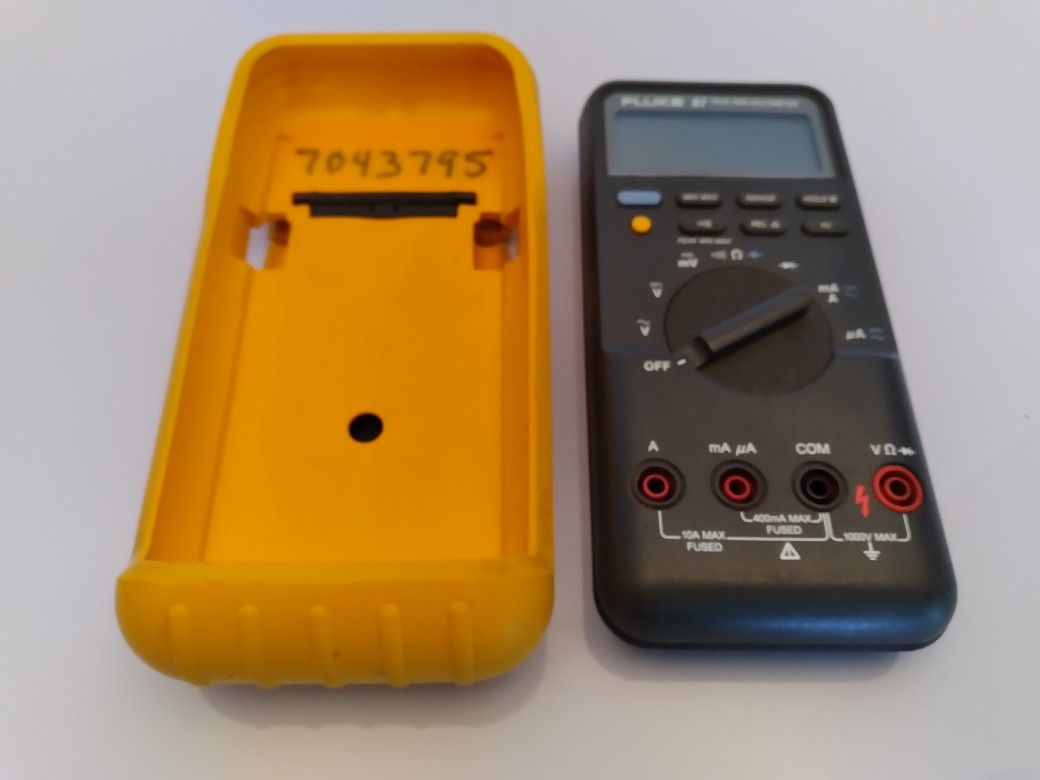 Fluke - 87 - True RMS - Multimeter - With Test Leads - EXCELLENT CONDITION - Works Great.
