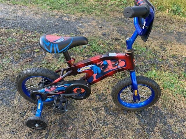 Kids 12 inch Spider-Man bike with training wheels 