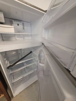 Kenmore Top Freezer Refrigerator New Scratch And Dents With 6month's Warranty  Thumbnail