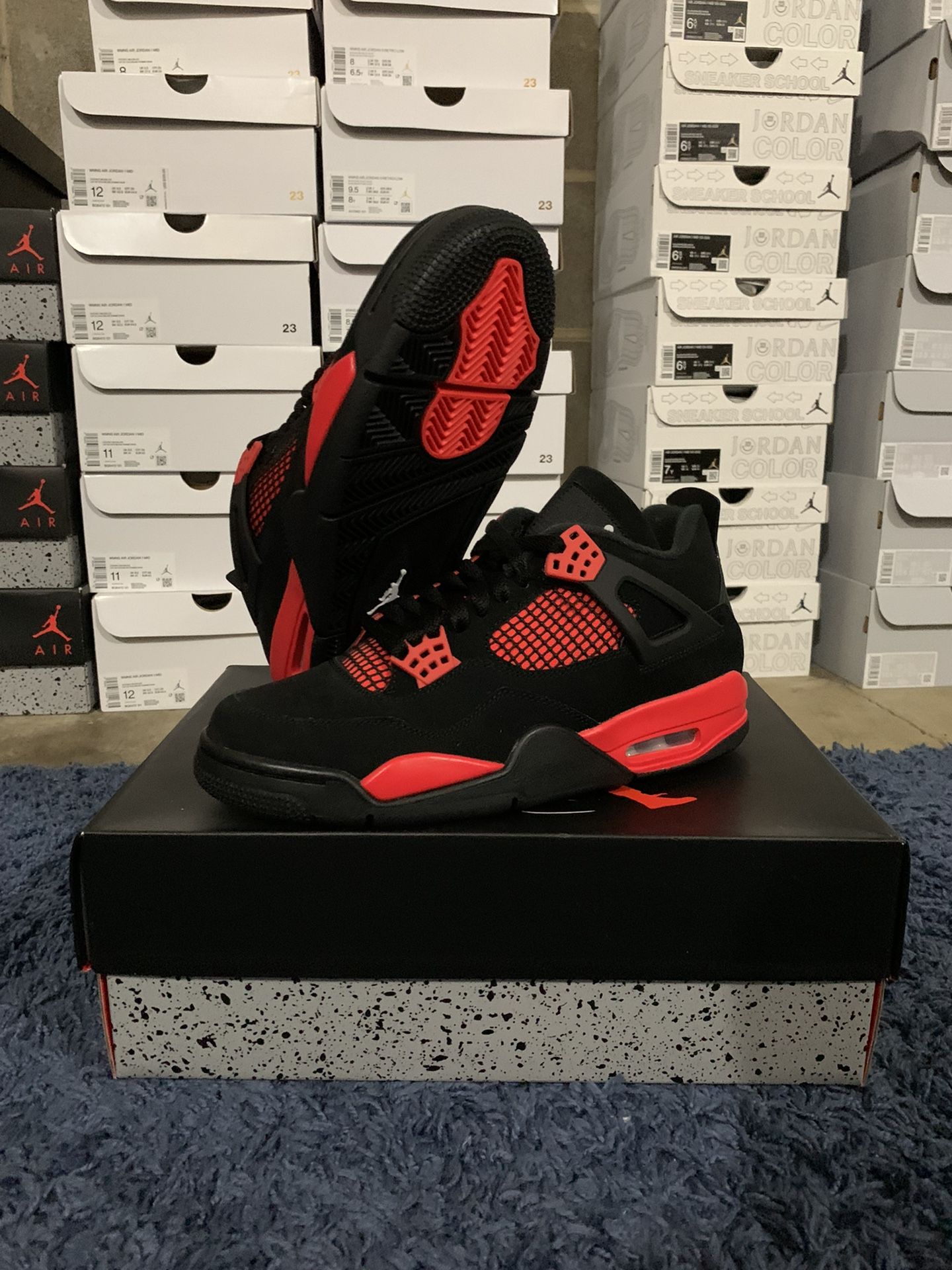Jordan 4 Thunder Red Sz: 8.5, 9, 11, 13