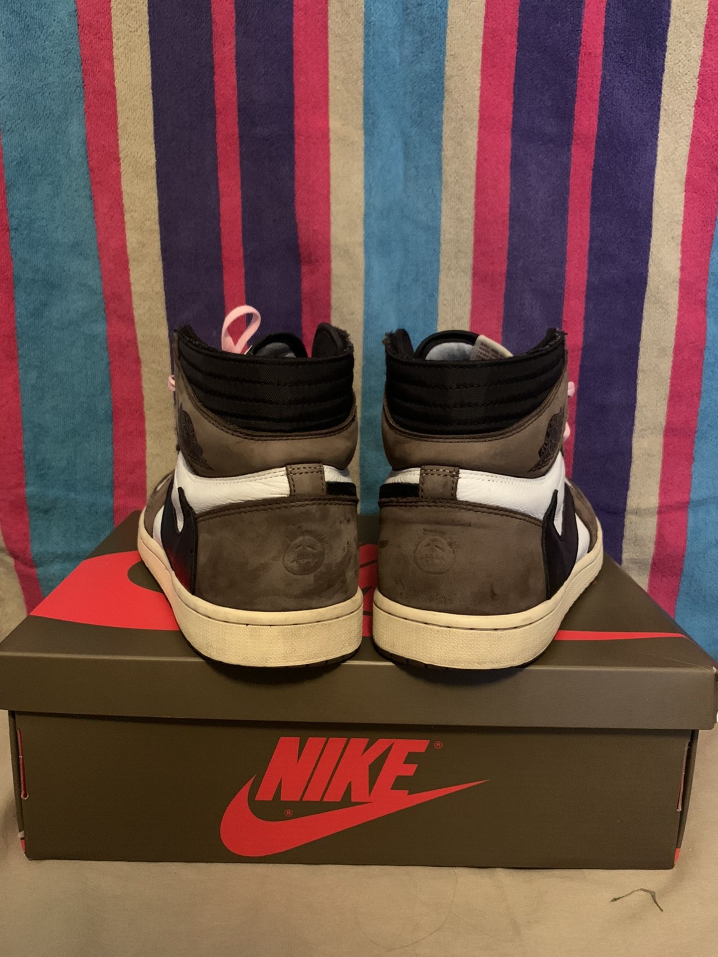 Jordan 1 High Travis Scott