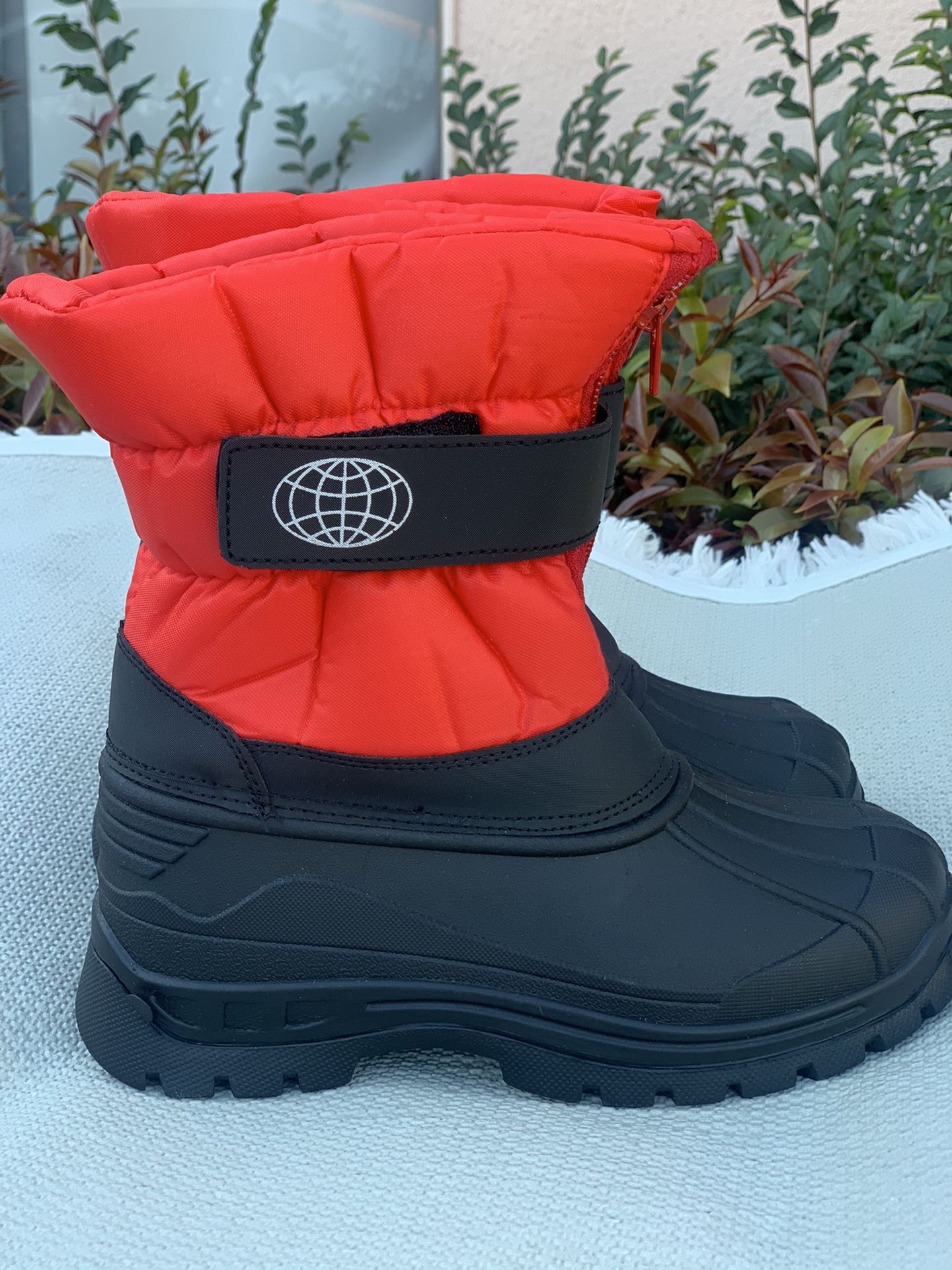Snow boots for kids sizes 1,2,3,4