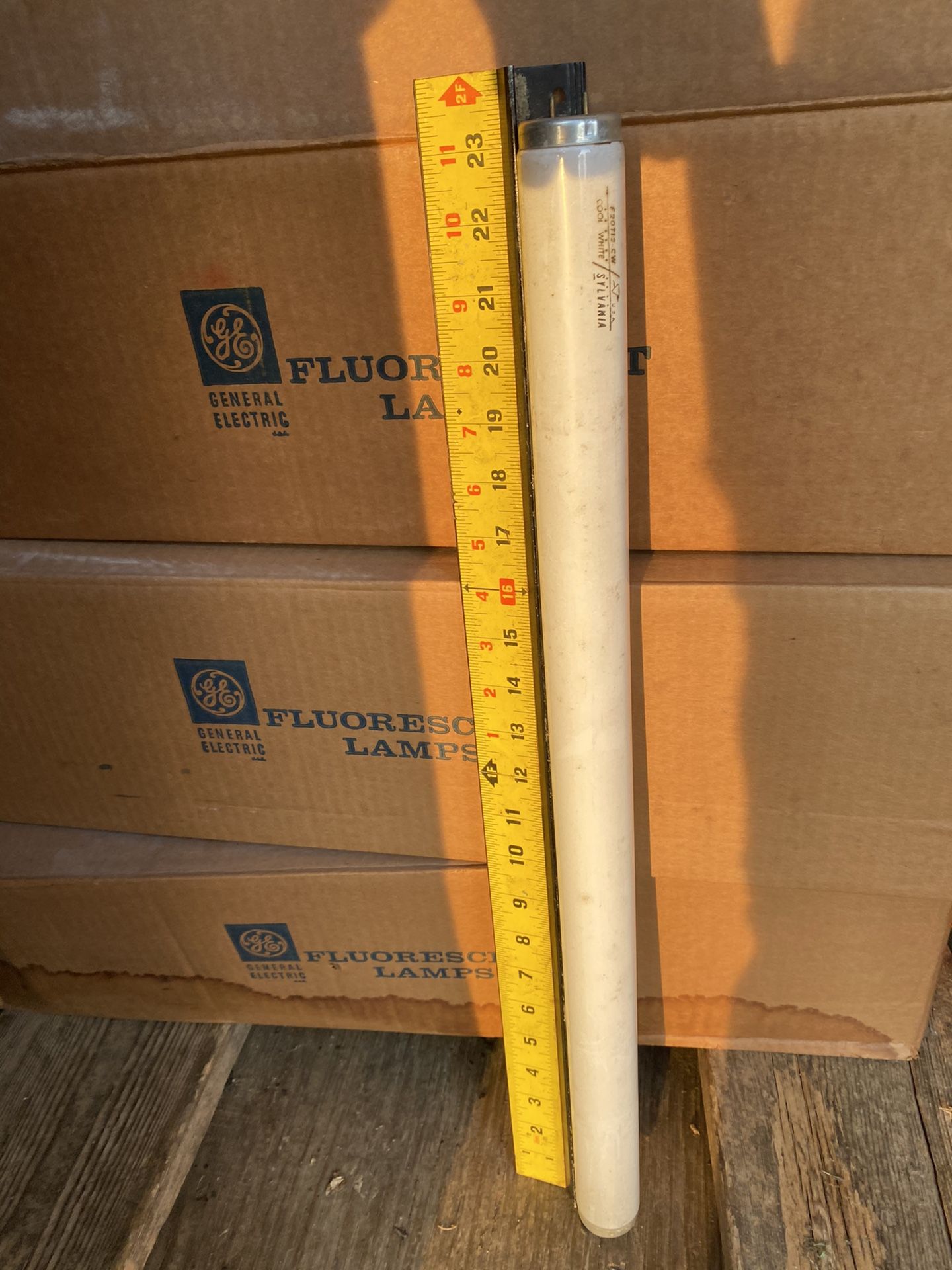 New Old Stock G-E 2’ Fluorescent Lamps 20 Watt 3 Cases
