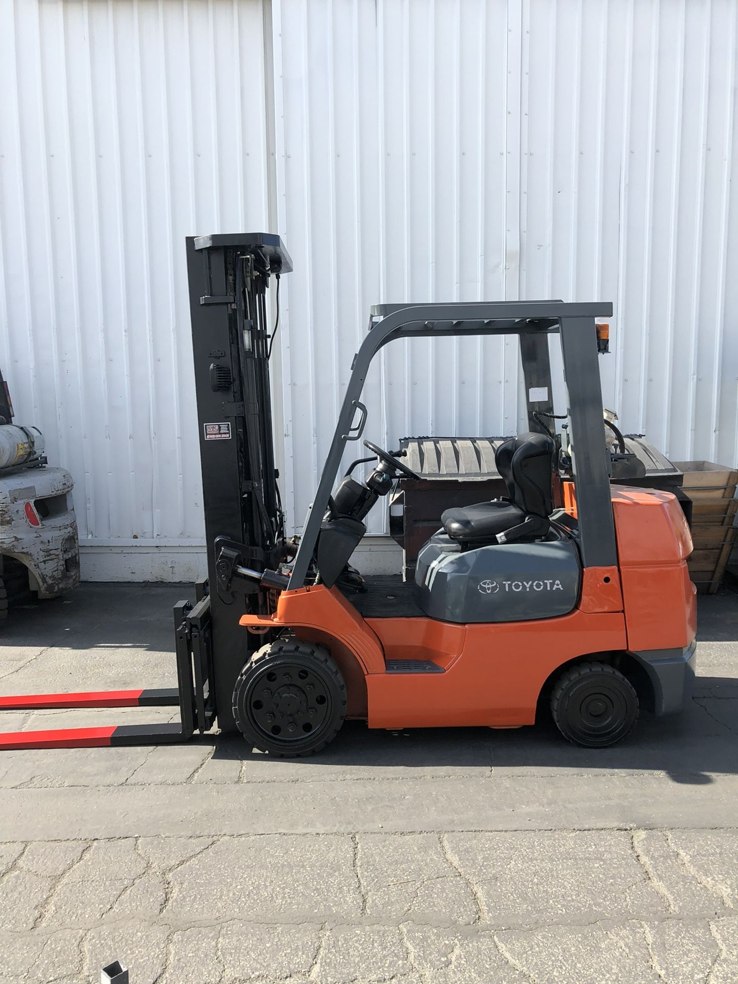 6,000 LB CAPACITY TOYOTA PROPANE FORKLIFT