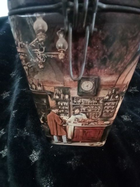 Vernon's Cafe Can