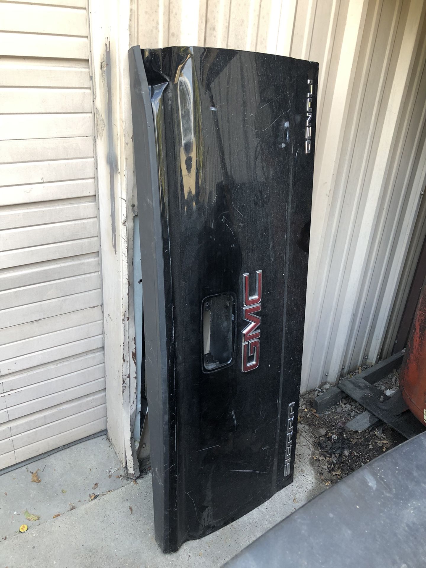 2014 -2018 GMC SIERRA DENALI TAILGATE OEM