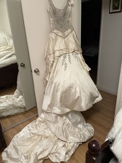Beautiful wedding dress brand new size 6 to 8 Thumbnail