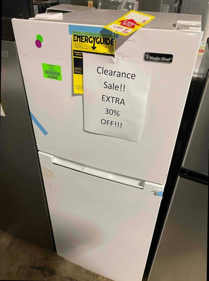 MAGIC CHEF HMDRWE 10.1 cu. ft. Top Freezer Refrigerator for Sale in
