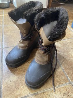 Ladies Size 9 Winter Boots Thumbnail
