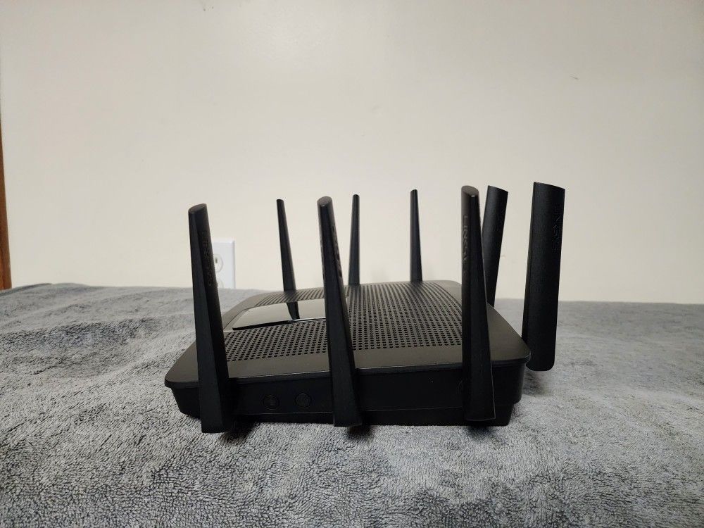 Linksys AC5400 Wireless Router + max stream AC1900 wifi range extender