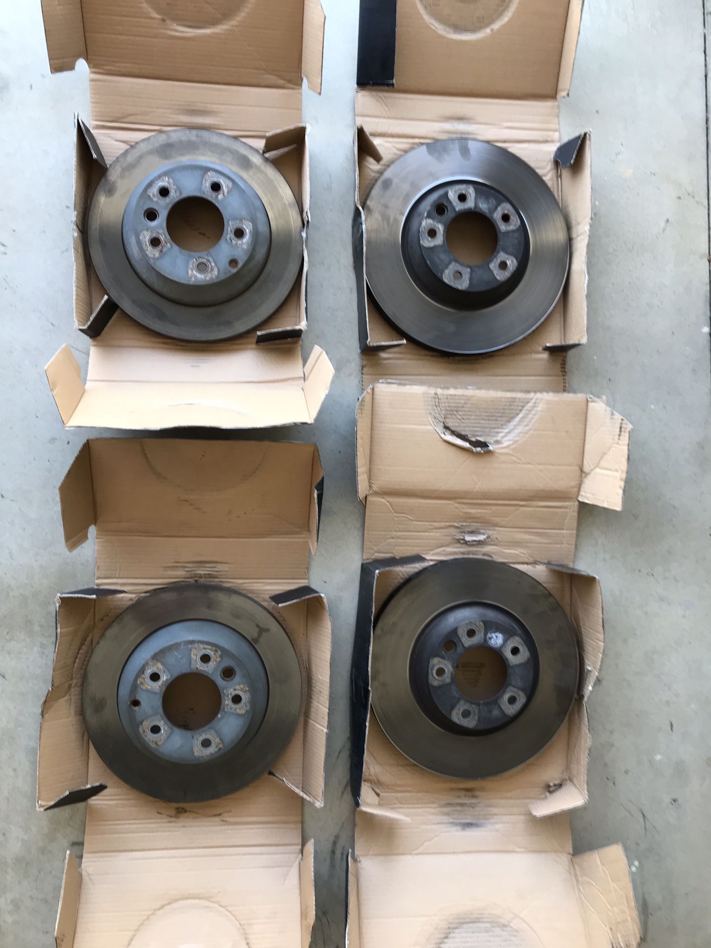 2006 Porsche Cayenne S Front + Rear Rotors. Good Condition. No grooves.