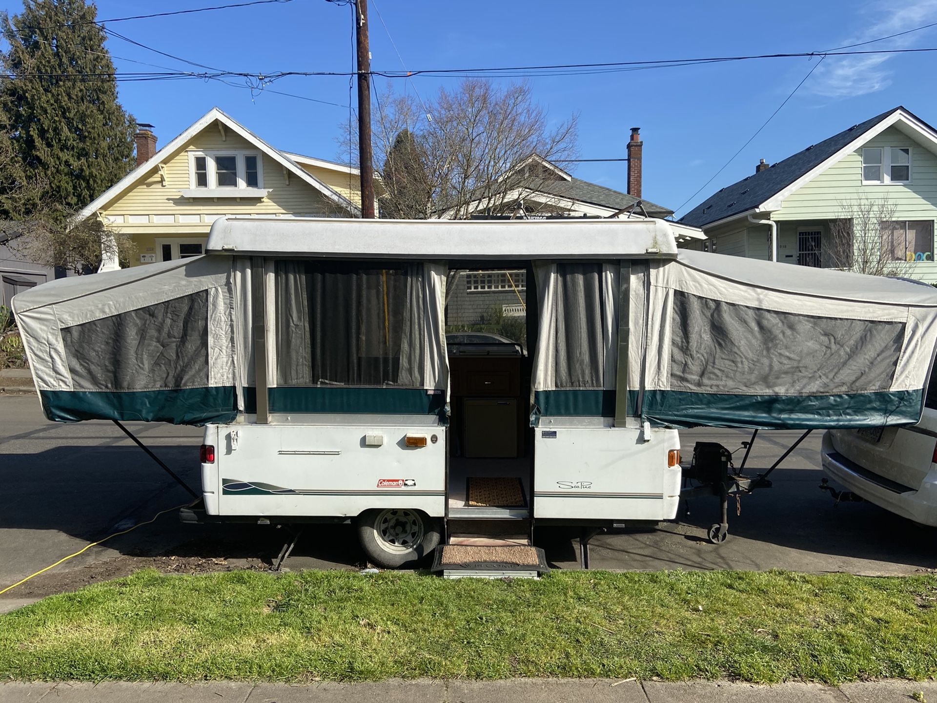 2000 Coleman Sea Pine pop up tent trailer for Sale in Portland, OR