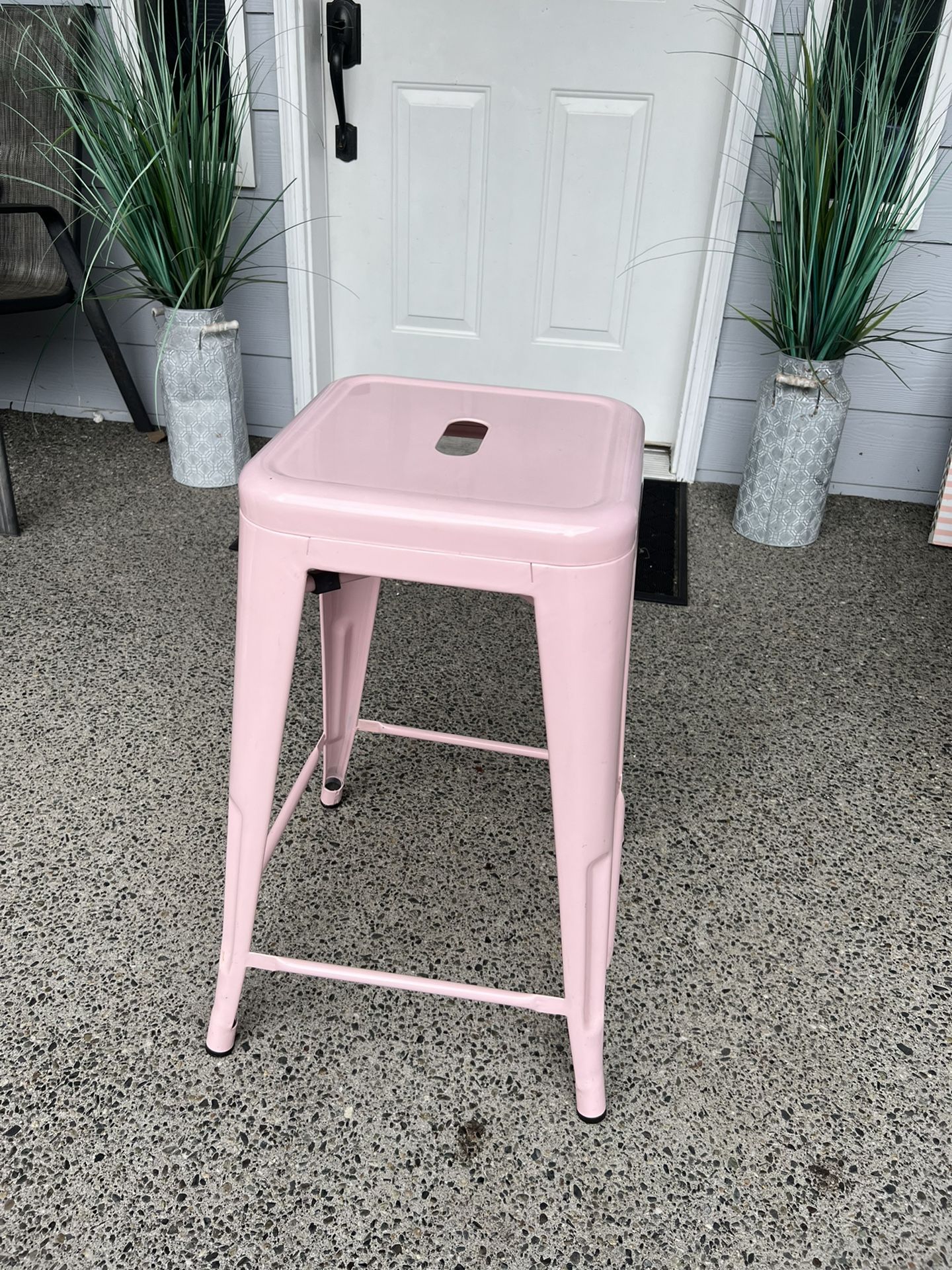 Pink Metal Bar Stool for Sale in Lynnwood, WA OfferUp