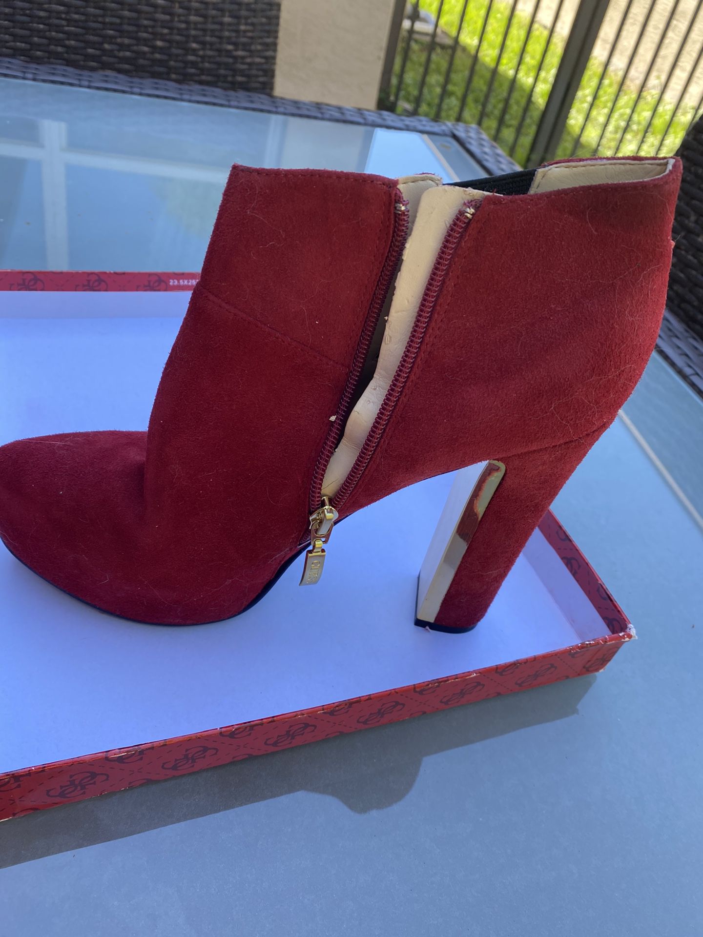 GUESS  BOOTS   Size 9.5  M   Red Suede 