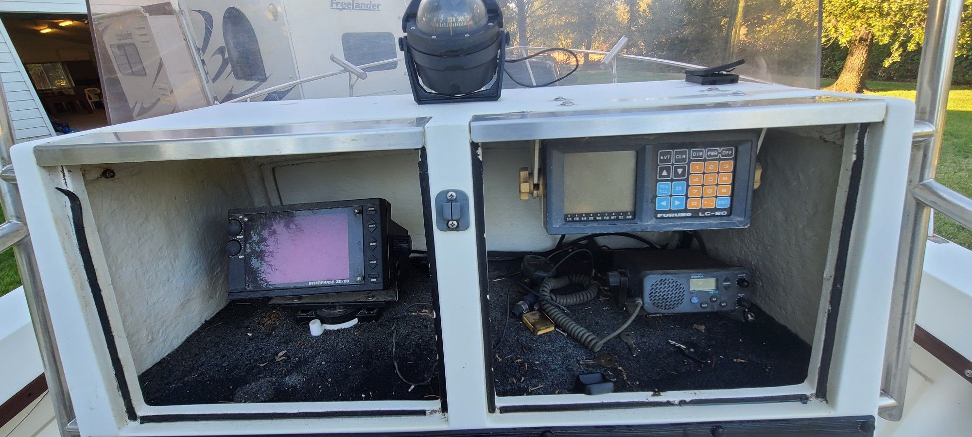 BLUEWATER 210 CENTER CONSOLE BOAT W/ 2 MERCURY 115 OUTBOARDS