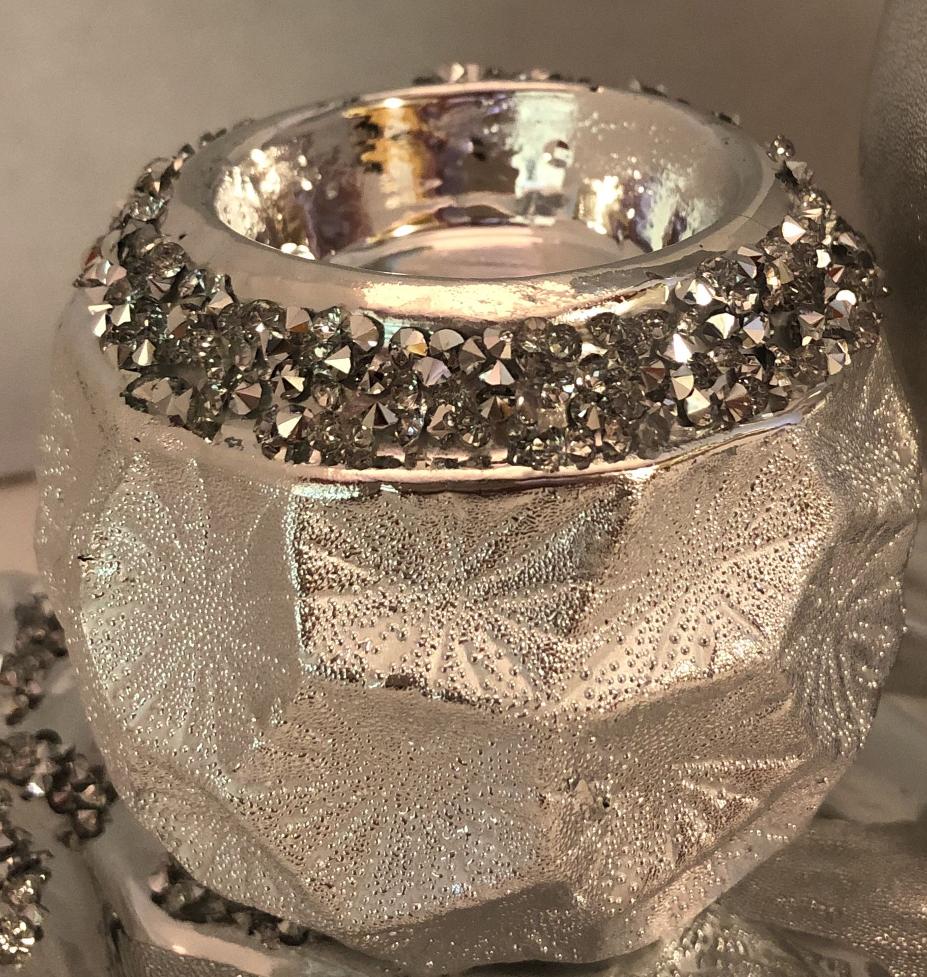 🙋♀️ Silver and Rhinestone Pineapple Decor