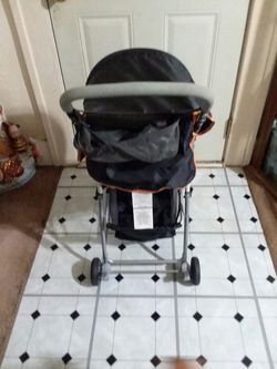 (VERY GENTLY USED) CONVENIENT BABY STROLLER: $35 OR BEST OFFER. Thumbnail