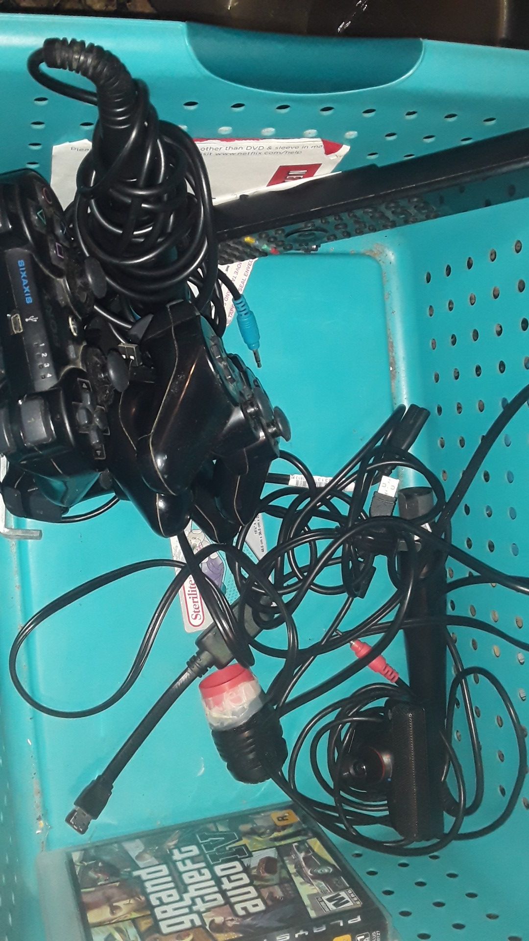Ps3, microphone, 4 controllers, ps4 TV remote, 29 games