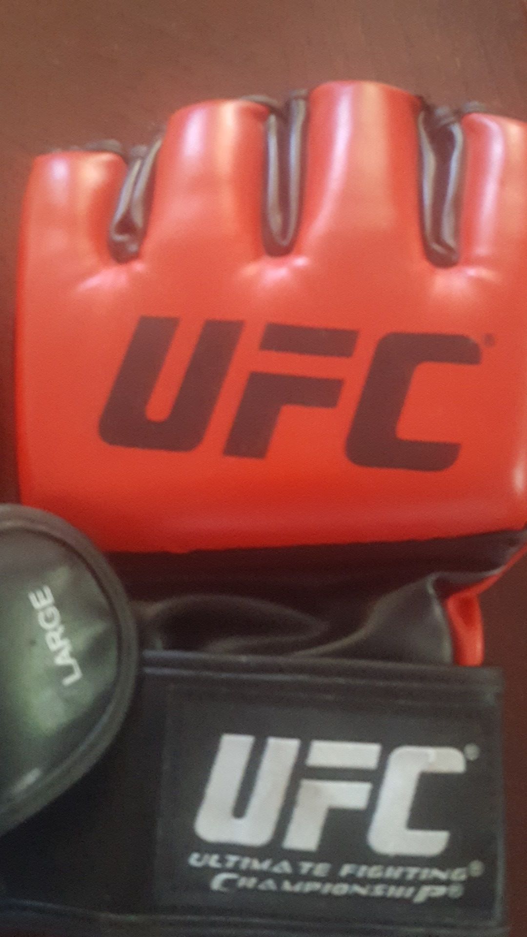 UFC SET LARGE FIGHTING GLOVES