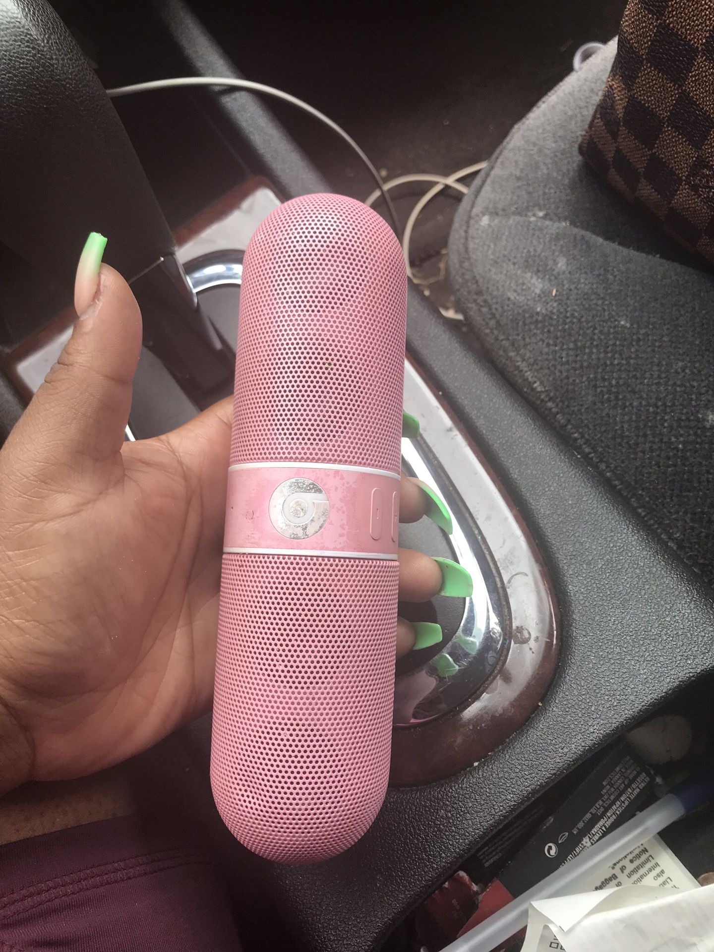 Pink beats pill speaker