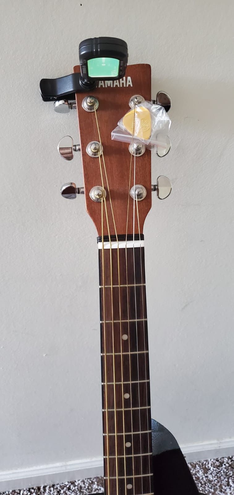 Yamaha Gigmaker Standard Acoustic Guitar w/ Gig Bag, , Strap- Natural