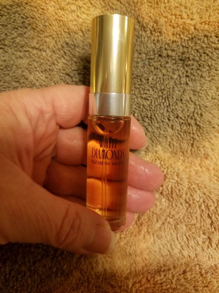 Elizabeth Taylor white diamonds spray purfume. .33fl.oz. Please go to my page and see other items that I have listed thank you for your interest
