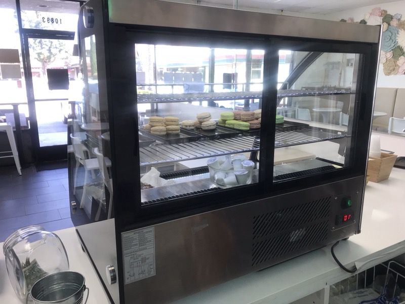 Display Case Dry Refrigerated, Marchia Mdc130 31 Refrigerated Countertop Bakery Display Case With Led