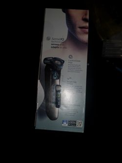 Phillips Norelco 7100 Electric Shaver Thumbnail