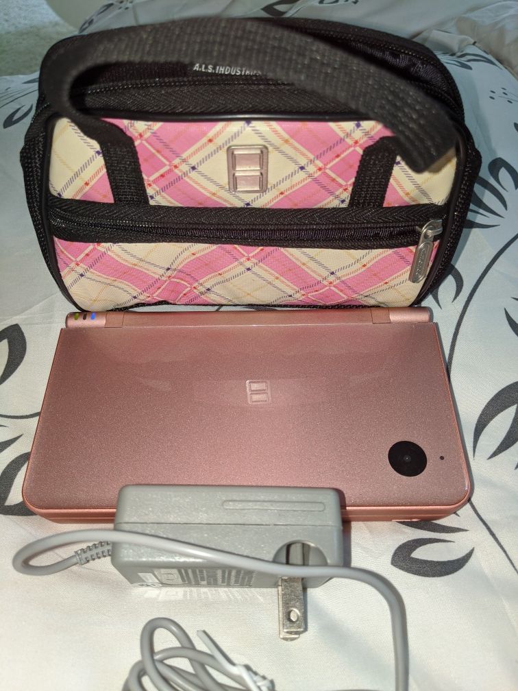 Nintendo Dsi XL, charger and accessory case in coral