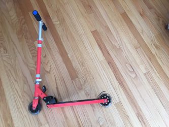 Mongoose Trace Kick Scooter Folding Design with lights Thumbnail