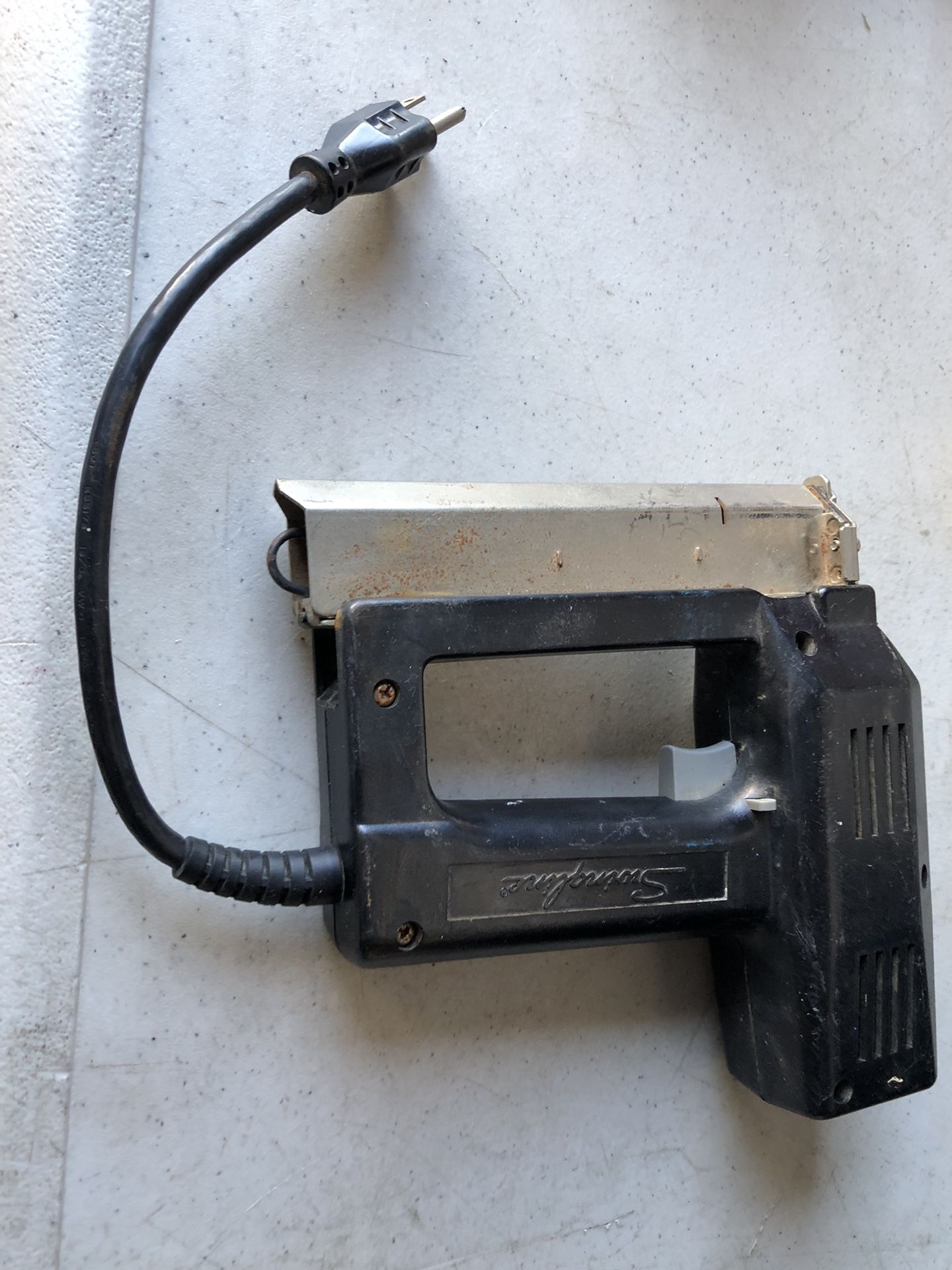 PRICE IS FIRM Swingline Electric Nail Gun Nailgun 32003 25 You are more than welcome to test the item before you pay us. BRING YOUR OWN NAILS.
