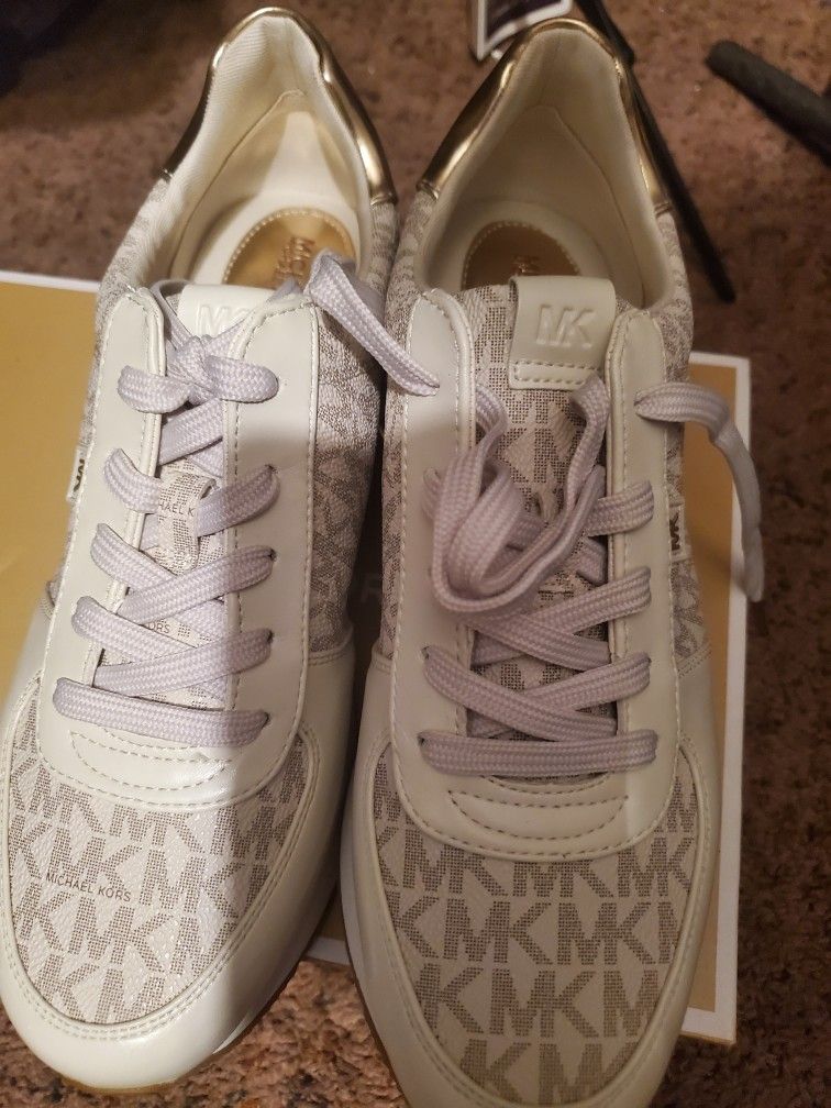Micheal Kora Shoes Size 9.5