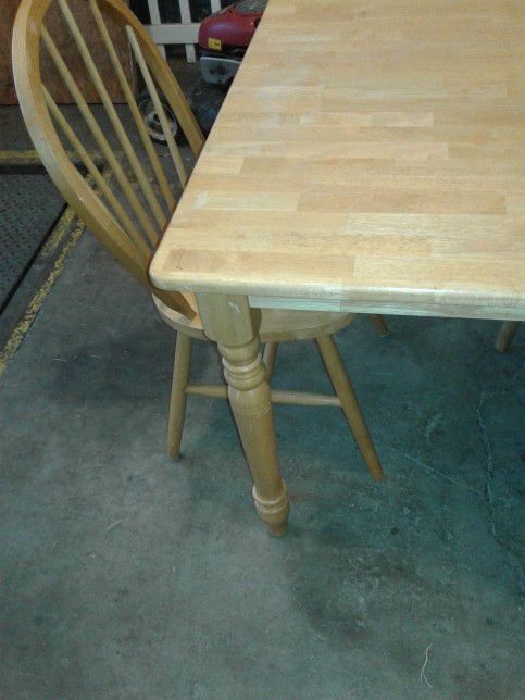 Butcher Block kitchen table and 4 Chairs 