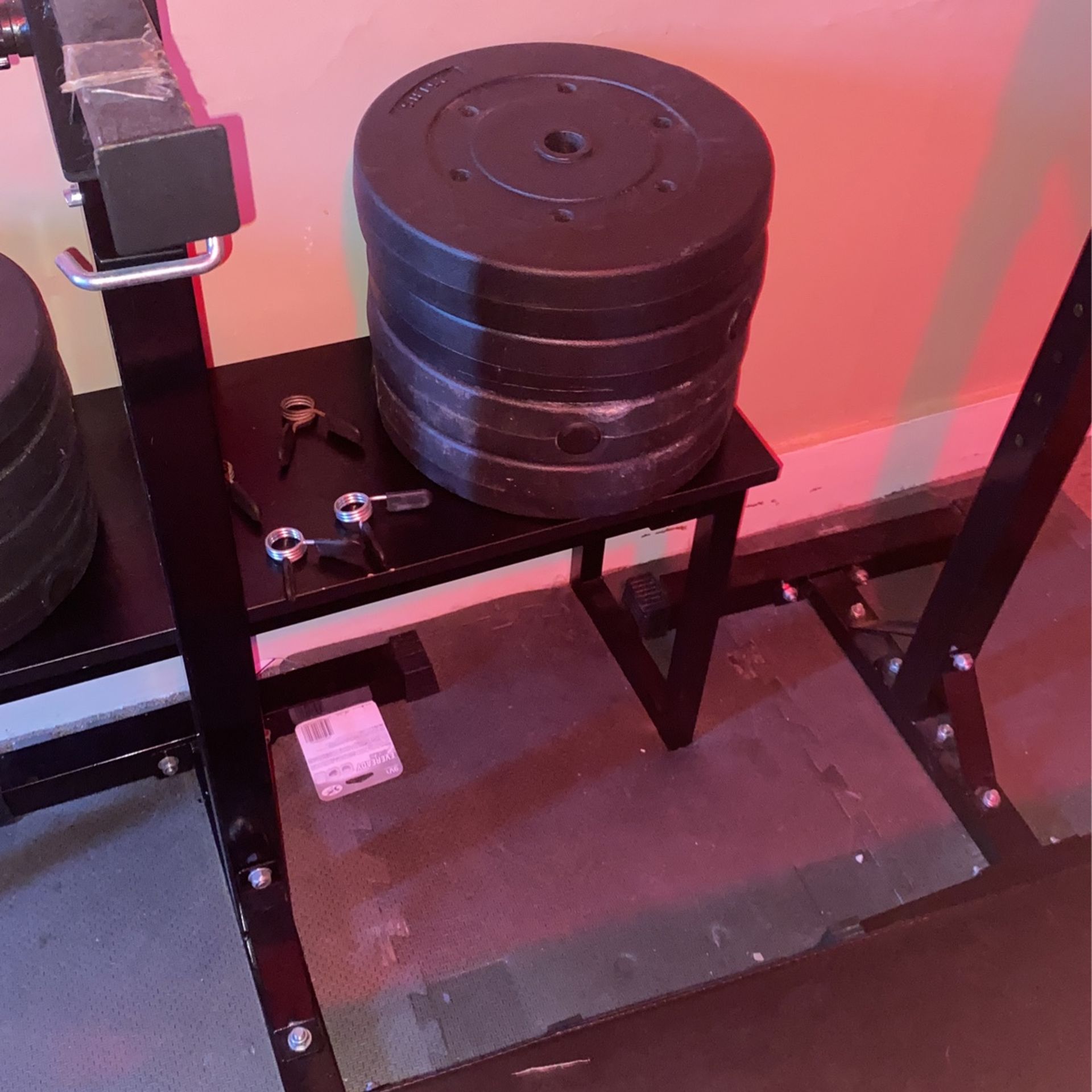200LB vinyl Weight Set. (Collars And Barbells Included!!)
