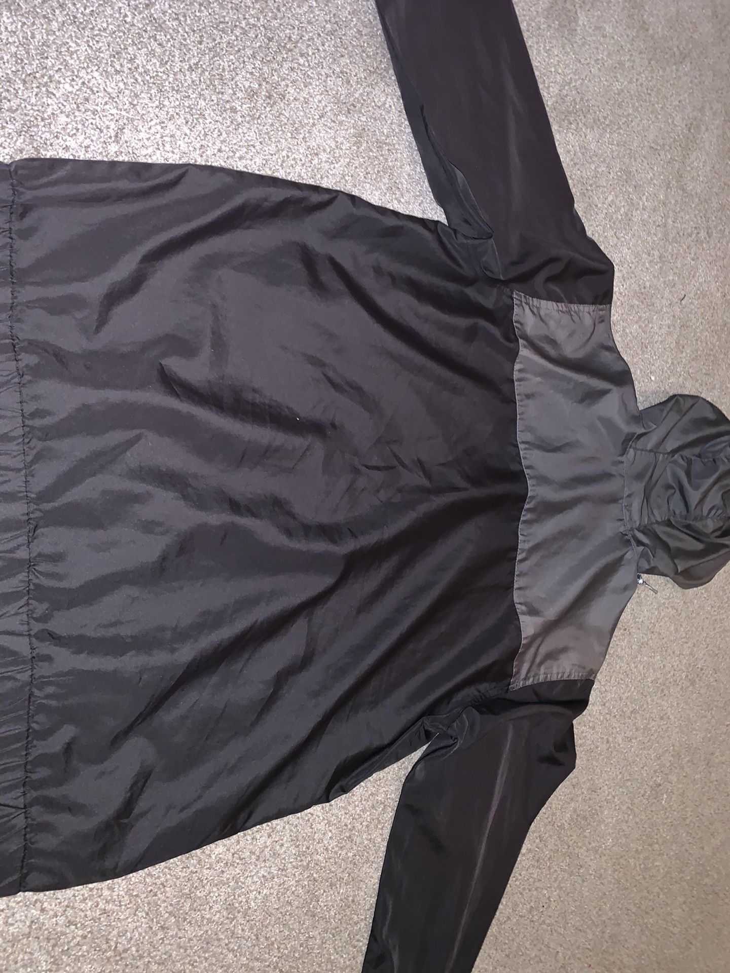 Windbreaker/ rain coat
