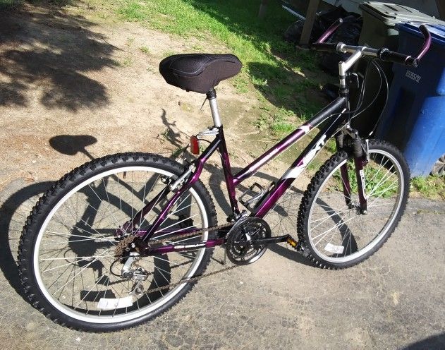 Next 26 in 18 speed Ultra all terrain, shock system, all Shimano equipped, Shimano derailleur sis EST extreme shock, Promax brakes, grips Promax brake